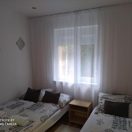 Evelyn Apartman Hajduszoboszlo Bagian luar foto