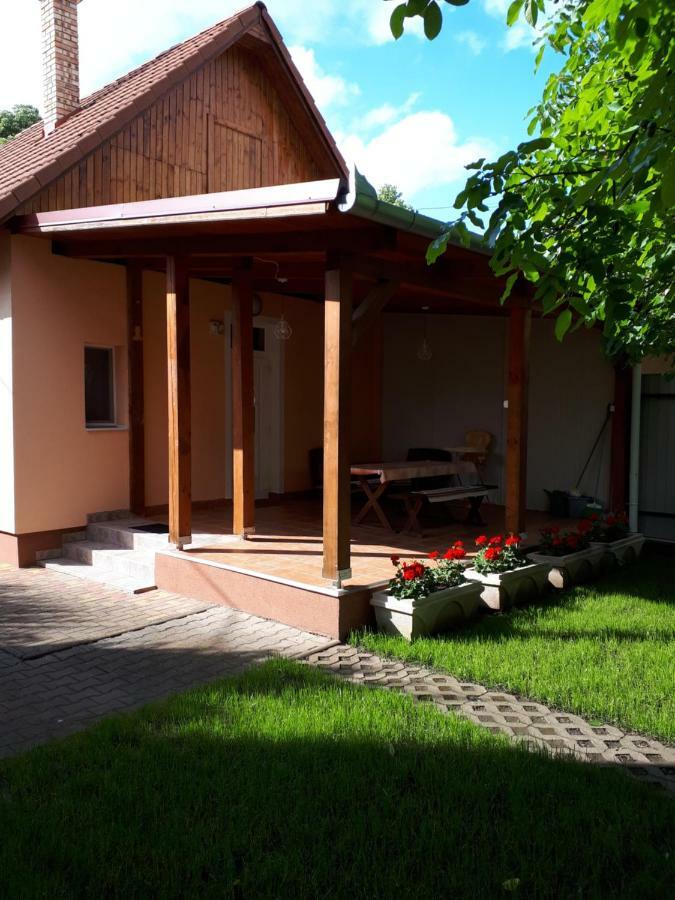 Evelyn Apartman Hajduszoboszlo Bagian luar foto